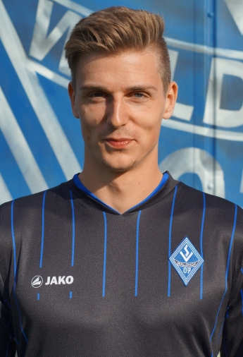 Oliver Makan 14 15.jpg